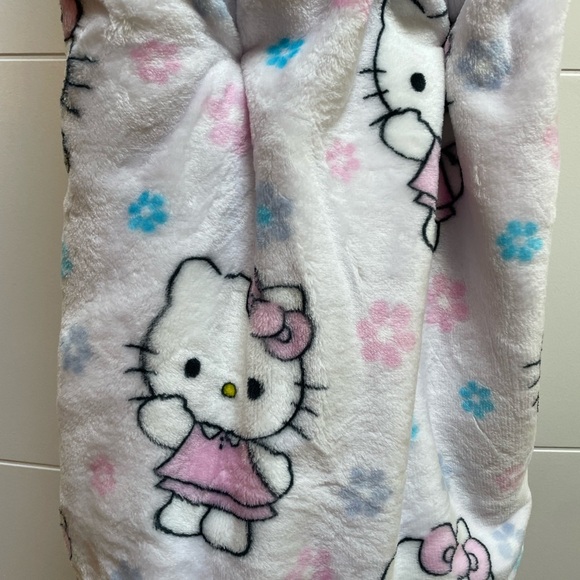 Hello Kitty SPRING DAISY Throw Blanket 60 x 80 inches NEW Home Decor - Picture 4 of 6